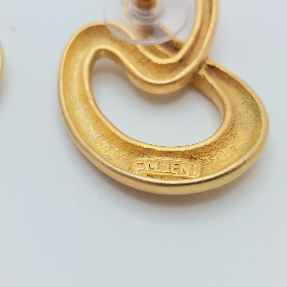 Chic Gold Twist Earrings - Picture 3 of 5